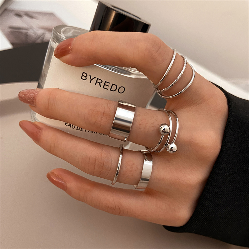 Vintage Punk Knuckle Rings Set - さまざまな色のシルバーとゴールドのメタルビーズのボール,マルチレイヤーコリングのセット