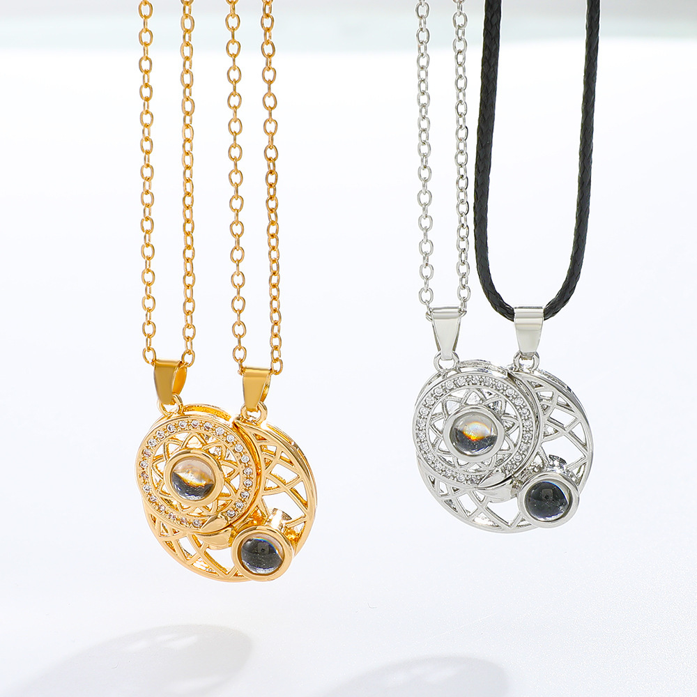 Magnetic Couple Matching Necklaces - 磁気カップルマッチングネックレス、私はあなたを愛していますプロジェクション、太陽、月、ハート型、磁気ペアペンダント、恋人の贈り物、100言語、2個