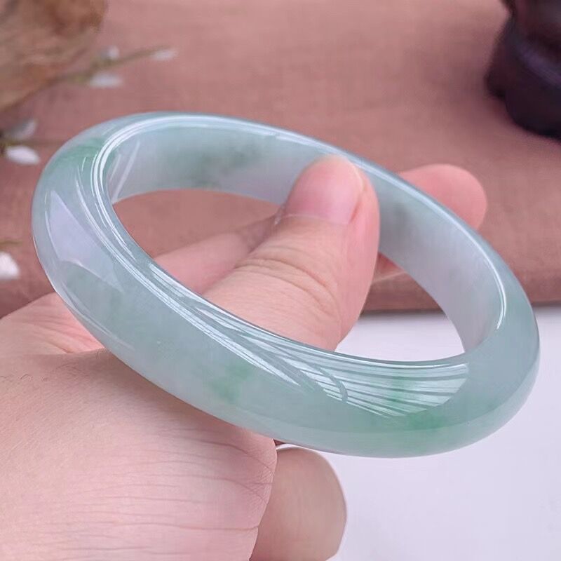 Bracelets - ミャンマー産、単色のライトオイルジェダイトブレスレット、若い女性向けの明るい緑色の氷のようなワックス状タイプ
