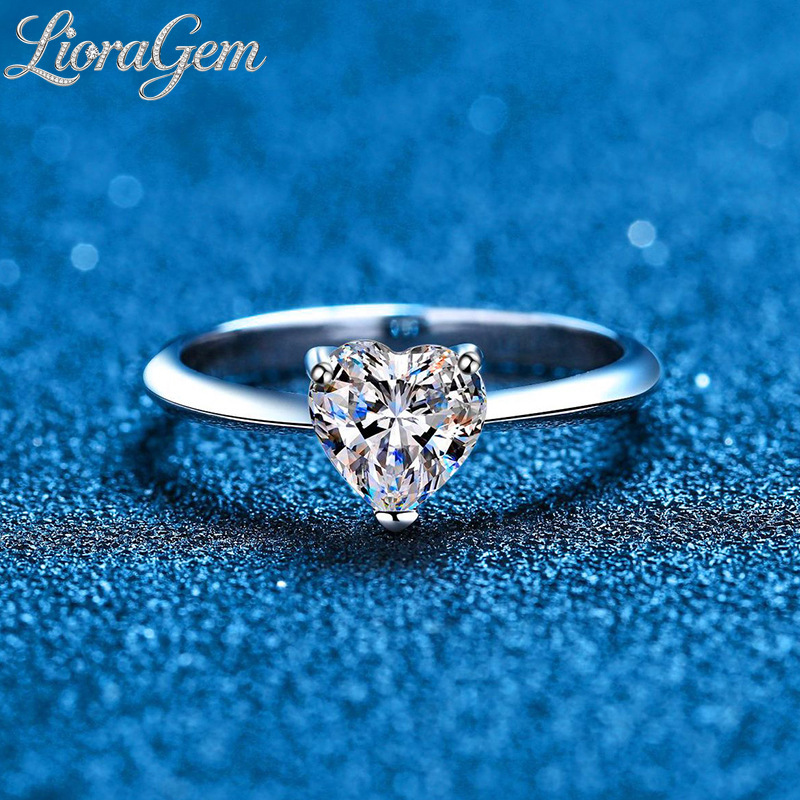 Moissanite Engagement Ring 1 Carat - LioraGem 1 カラット ファンシーシェイプ モアサナイト リング