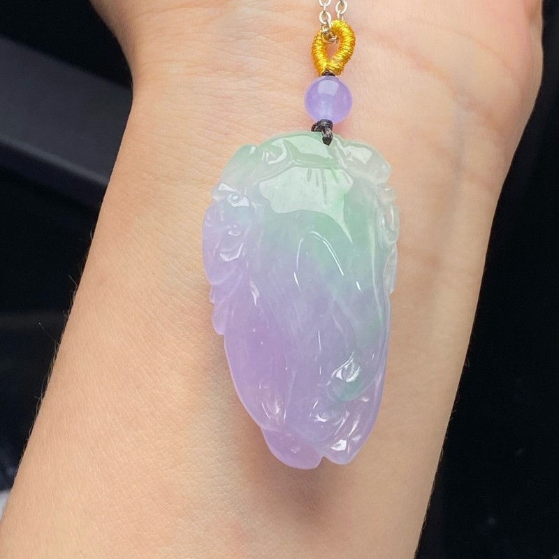 Necklaces - 翡翠の高級感あふれる緑色の模様が施されたペンダント、バックル、如意の装飾、平和を願うお守り、紫色の瓢箪のネックレス。