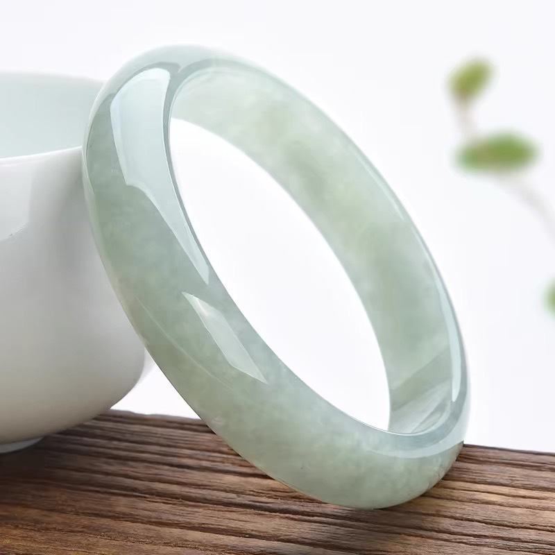 Bracelets - ミャンマー産古鉱山ブレスレット、緑のインクルージョンのあるライトジェイド、女性への贈り物、単色アイスワックスジェダイトブレスレット