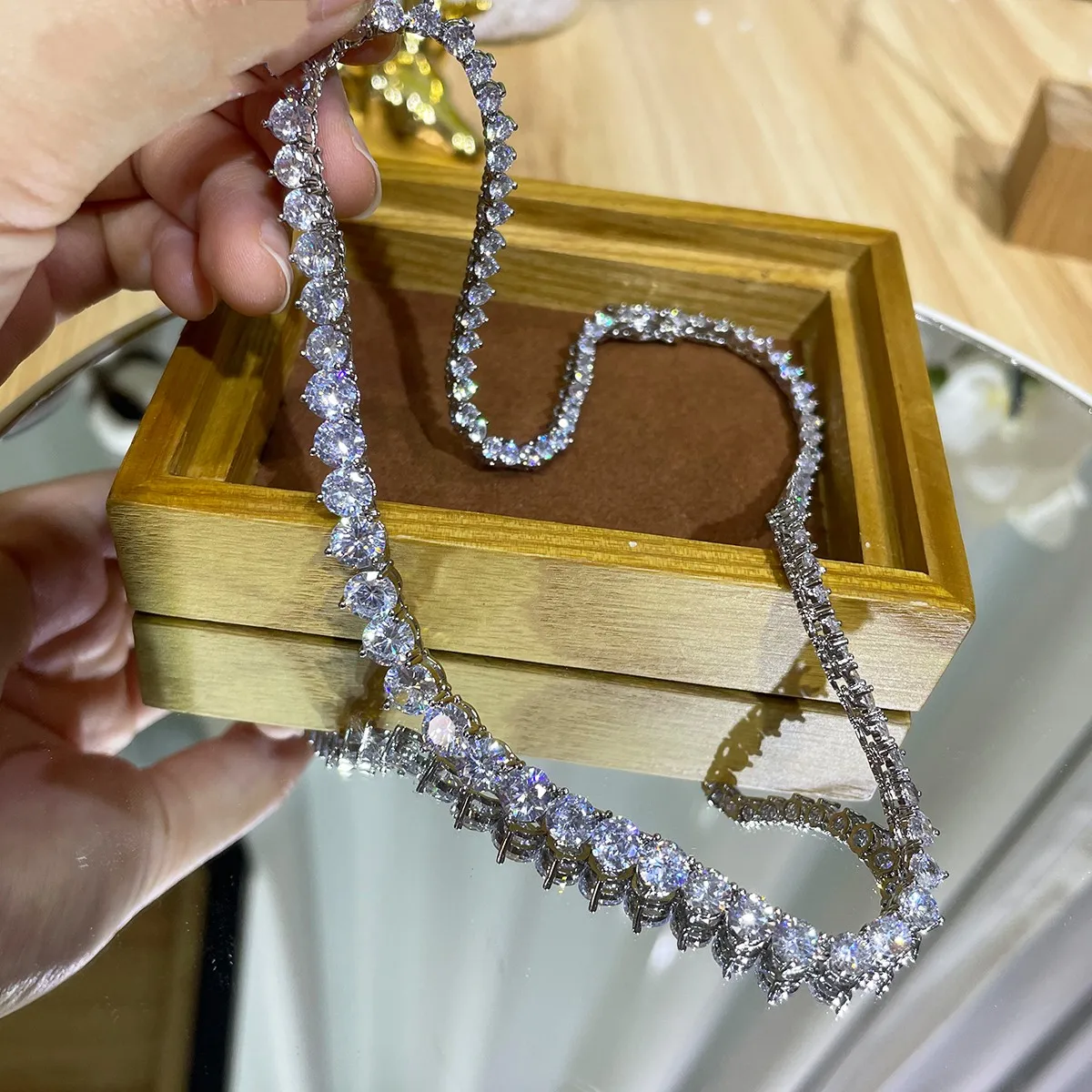 女性のための豪華なテニスネックレス,ラインストーン付きの高級 - Cross Pendant Necklace Gold のレビューと価格