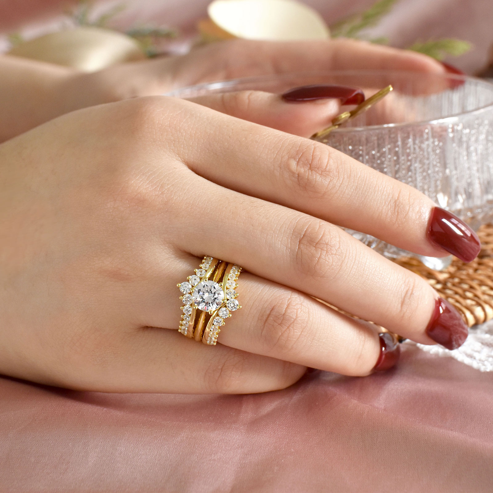Newshe 14K イエローゴールドメッキ ブライダルリン - Moissanite Engagement Ring 1 Carat のレビューと価格