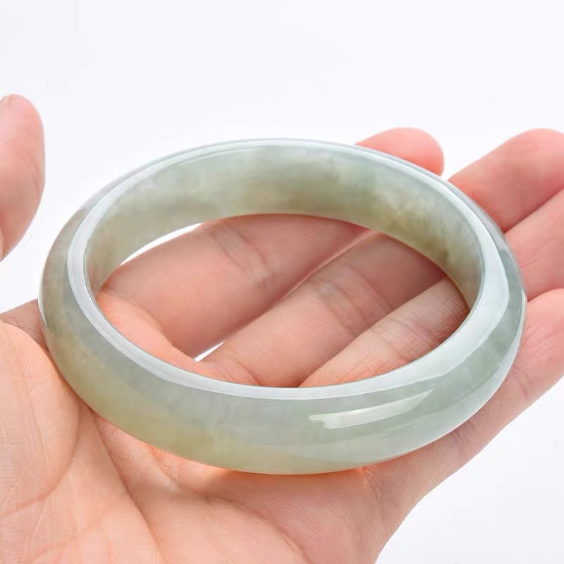 ミャンマー産古鉱山ブレスレット、緑のインクルージョンのあるラ - Bracelets のレビューと価格
